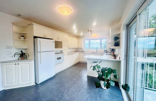 Hull Apartment | 🌲Urban Tranquility - your retreat with easy access to city life minutes away.