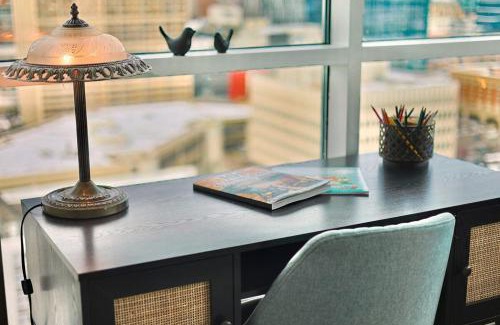 Beltline Apartment | Urbanest - Spectacular Views & Amenities Parking