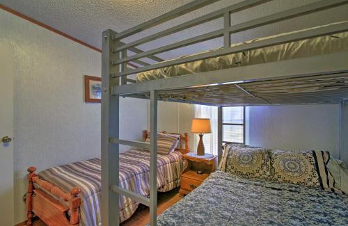 Utopia House | Utopia Family Home with Mountain Viewing Deck!