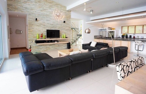 La Mulata Villa | V11 Casa Vista del Caribe · Caribbean-style with 2-level pool & large garden