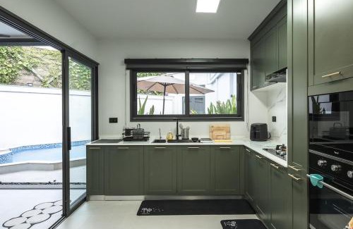 Ko Kaeo House | V215 ChaoFah Oasis Private Pool & Garden Retreat