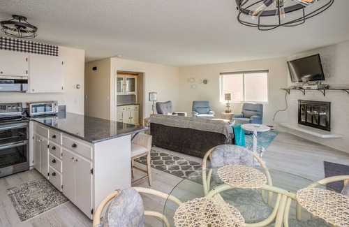 Gearhart Condo | V484 2 Bedroom 2nd Floor ADULTS ONLY, No Cleaning Fees