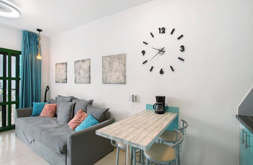 Puerto Rico Apartment | Vacation Apartment 'Casa Los Veleros F2' with Sea View, Shared Pool and Wi-Fi