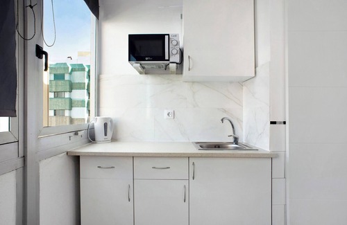 Vegueta Apartment | Vacation Studio '51' with Mountain View and Wi-Fi