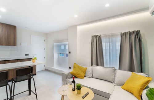 Las Palmas de Gran Canaria Apartment | Vacation Apartment 'Apartamento Entreplanta' with Shared Terrace, Wi-Fi and Air Conditioning