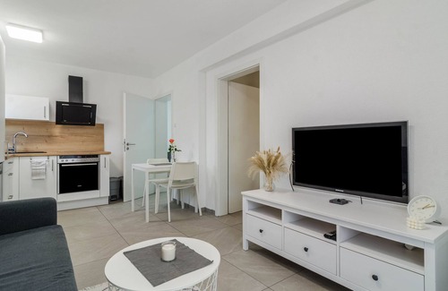 Uhldingen-Muehlhofen Apartment | Vacation apartment 'Köse' with private terrace, garden and WLAN
