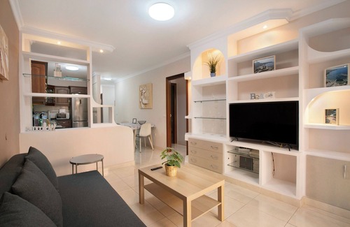 Playa San Juan Apartment | Vacation Apartment 'Isla Bonita San Juan Beach' with Shared Terrace and Wi-Fi