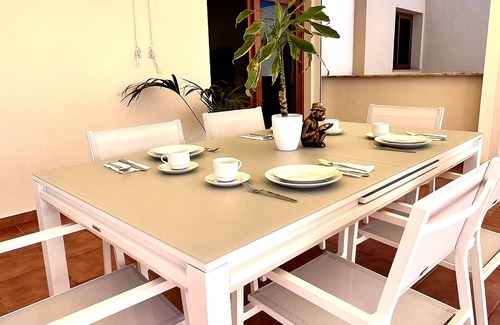 Los Silos Apartment | Vacation Apartment 'Con Gran Terraza Y Vistas' with Balcony, Wi-Fi and Air Conditioning