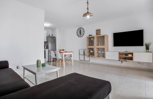 Costa Teguise Apartment | Vacation 'Casa Dragos' with Sea View, Private Terrace and Wi-Fi