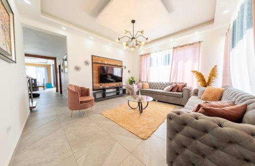 Montellano Villa | Vacation Villa With Pool/jacuzzi/grill 15min Airport