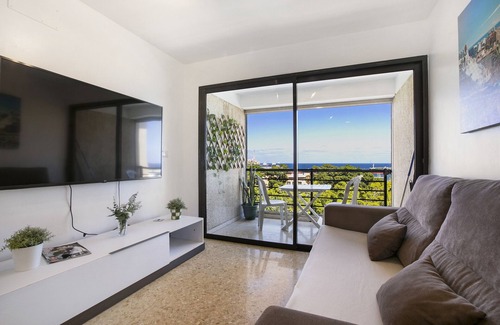 Santa Cruz de Tenerife Apartment | Vacation Apartment 'Sovhispan' with Sea View, Shared Pool and Wi-Fi