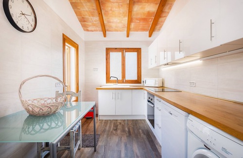 Urbanizacion Mont Ferrutx House | Vacation Home Villa Rosers with Pool, Wi-Fi, A/C & Terrace