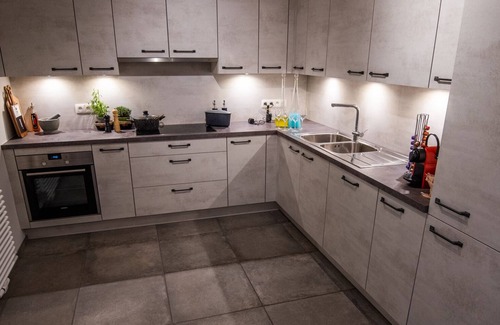 Bredene Villa | Vacation home 1 km from beach & sea