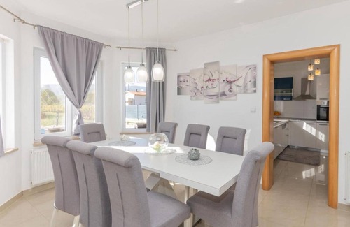 Donji Prolozac House | Vacation home Ana with pool and jacuzzi