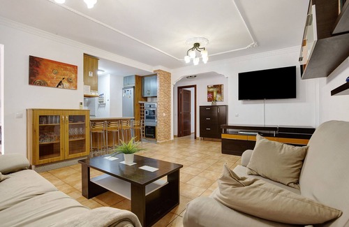 Geafond House | Vacation Home "Casa Carlos" with Shared Pool & Wi-Fi