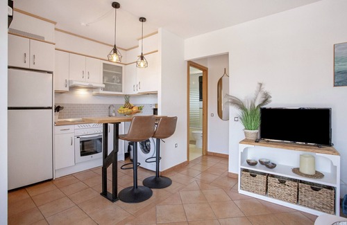 La Oliva House | Vacation Home 'Encantadora Casa Tara' with Mountain View, Shared Pool and Wi-Fi