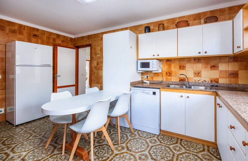 Cala Agulla House | Vacation Home "Family Home Mhm" near Beach with Private Terrace & Wi-Fi