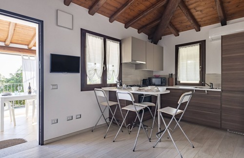 Torre di Bari House | Vacation Home "Giorgio Holiday" with Sea View, 2 Private Terraces & Wi-Fi