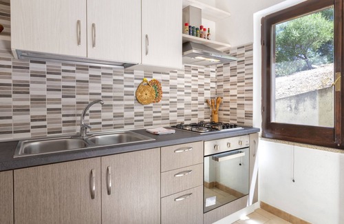 Paduledda House | Vacation Home "Fantastico Quadrilocale Vista Mare" with Sea View