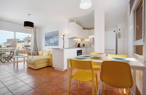 Corralejo Apartment | Vacation Home "Las Fuentes Corralejo" with Mountain View, Shared Pool & Wi-Fi