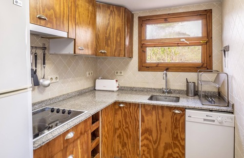 Binissalem House | Vacation Home "Le Petit Paradis" with Mountain View, Pool, Wi-Fi, A/C, Jacuzzi, Terrace & Garden