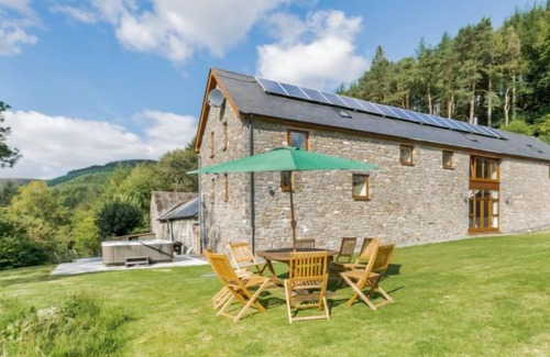 Llanwrtyd Wells House | Vacation home Llety y Coed in Llandovery - 10 persons, 5 bedrooms