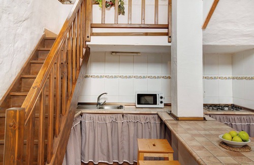 Galdar House | Vacation Home 'Mirador de la Abuela' with Sea View, 2 Terraces & Wi-Fi