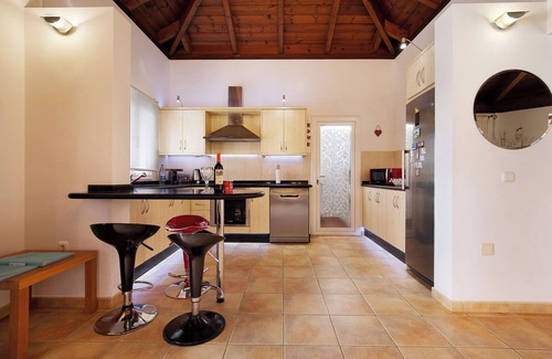 Corralejo Villa | Vacation Home 'Villa Contenta' with Pool & Wi-Fi