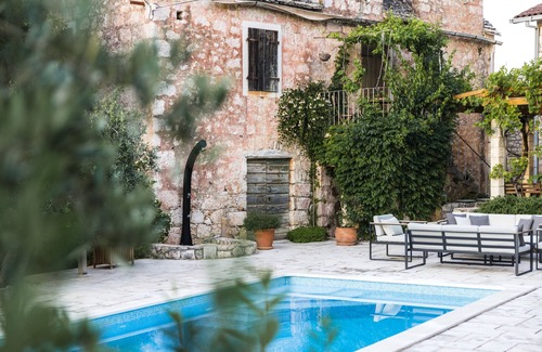 Supetar House | Vacation house Šumica with heated pool, fully air-conditioned!