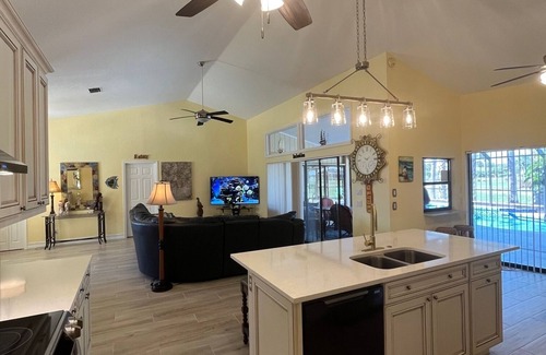 Pinehurst House | VACATION IN CHARMING ROTONDA WEST HOME