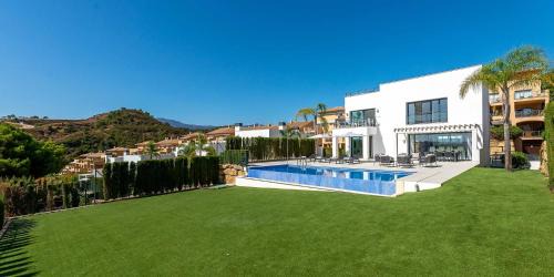 New Golden Mile Villa | VACATION MARBELLA I Villa De La Resina, Infinity Pool, Golf Community, Africa Views