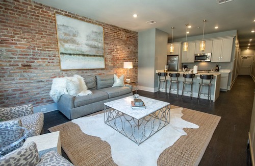 Central Business District Hotel | Vacation Rental in New Orleans CBD: Modern and Chic Condo near French Quarter
