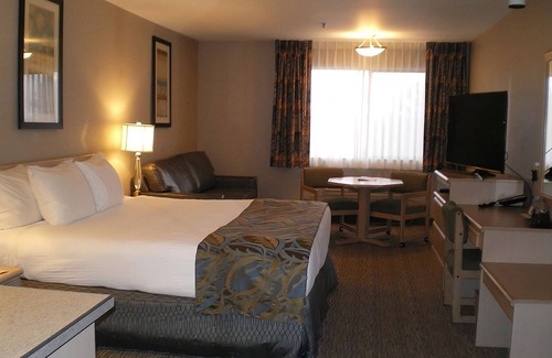 Nampa Hotel | Vacation Starts Here! Indoor Pool and FREE Parking, Near Ford Idaho Center Arena