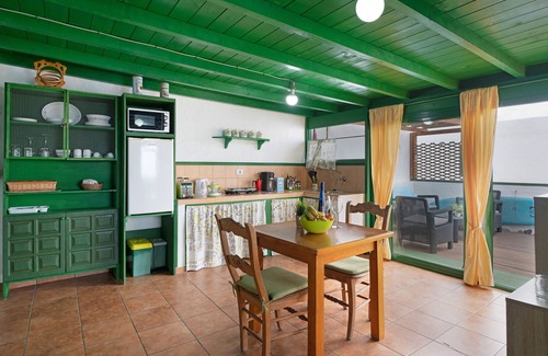 El Golfo Apartment | Vacation Studio 'La Chalanita' with Sea View, Private Terrace and Wi-Fi