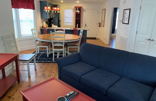 Branson Cottage | Vacation Time! 2BDR family cottage in Stormy Point Village Resort.