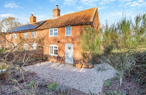 Saxmundham House | Valentine Cottage