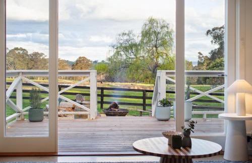 Merton House | Valley Park High Country Retreat - Farm Stay Feel, Tiny Home Vibes
