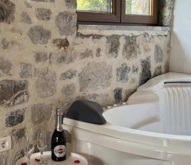 Shale House | Valter & Drita's Guesthouse