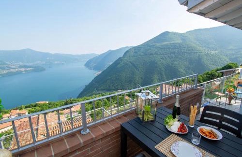 Plassi Apartment | Van Gogh - beautiful lake Iseo view and swimming pool