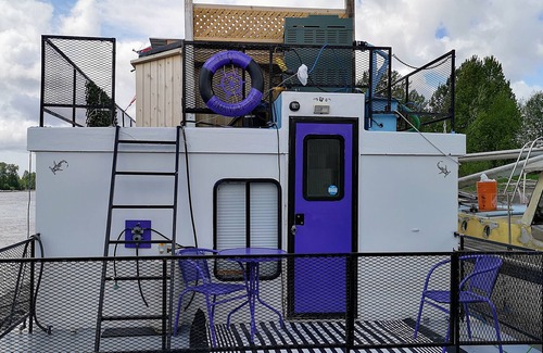 Queensborough Boat Rental | Vancouver 2 bedroom
