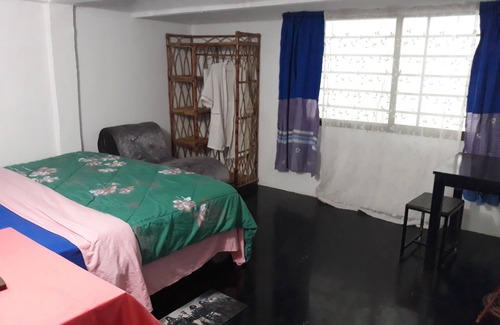 Chamkar Mon Bed & Breakfast | Vanny's King bed & Large Window in Phnom Penh.