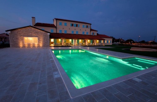 Liznjan Hotel | VELANERA Hotel & Restaurant