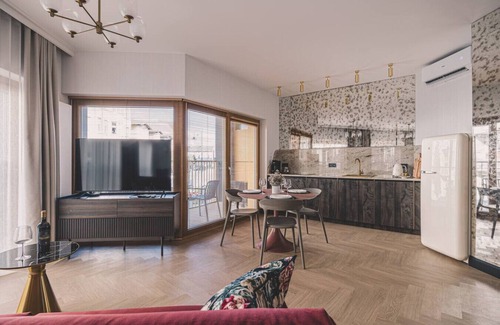 Bydgoszcz Apartment | Velvet Tones Above the Old Town