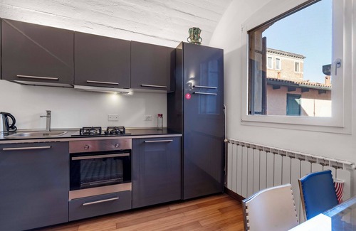Dorsoduro Apartment | Venice Guggenheim Apt by Wonderful Italy