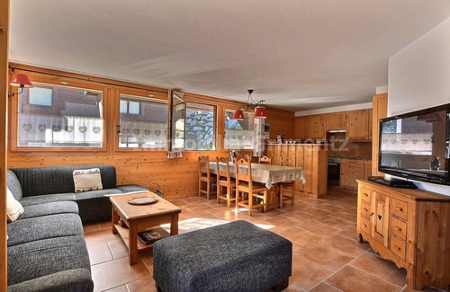 Grimentz Apartment | Very comfortable flat for 6 people, living room with wood-burner, kitchen area with dishwasher, 1 do