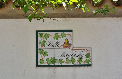 Mailasqui House | very cozy stylish farm