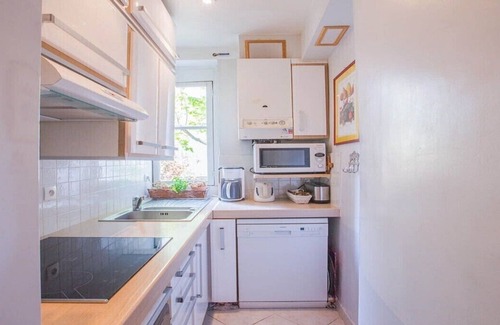 Auteuil Apartment | Very quiet and spacious with birds lovely singing in a green yard-Paris Auteuil