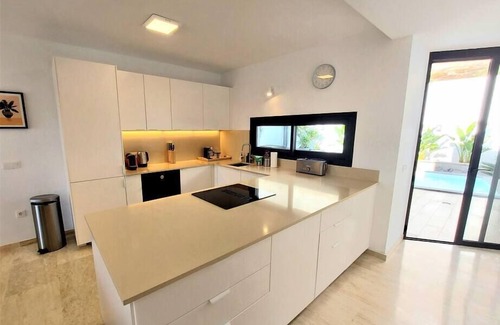 Puerto Rico Villa | Villa Playa Amadores - Luxury villa with heated pool