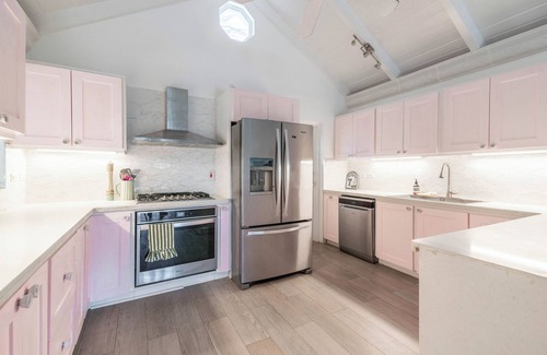 Holder's Hill House | Vibrant 4-Bedroom Villa with Pool & Polo Views, Steps from Paynes Bay Beach.