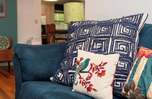 Elmwood Area House | Vibrant Artistic Retreat Among the Trees